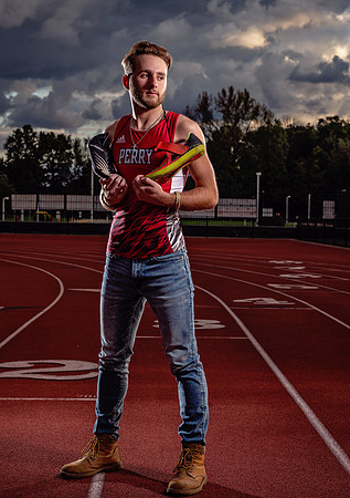 boys-senior-track-pictures-ashtabula-photographer