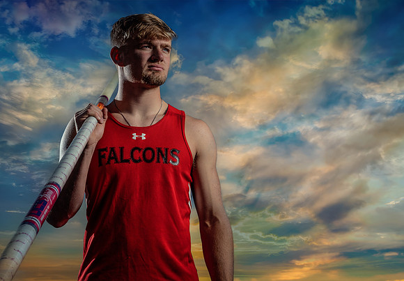 senior-pictures-pole vault-creative-ashtabula-photographer