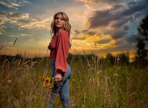girl-senior-picturers-field