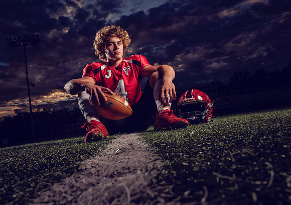 senior-pictures-football-creative