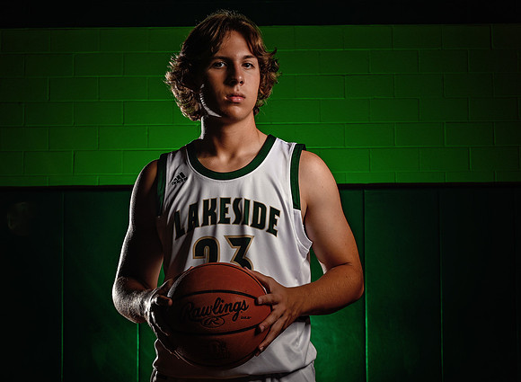 boys-senior-basketball-pictures-ashtabula-photographer