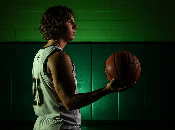 boys-senior-basketball-pictures-ashtabula-photographer