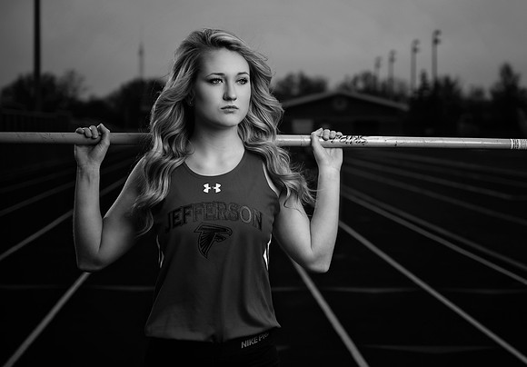 girls-senior-pictures-track