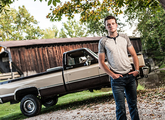 senior-boy-truck-rustic