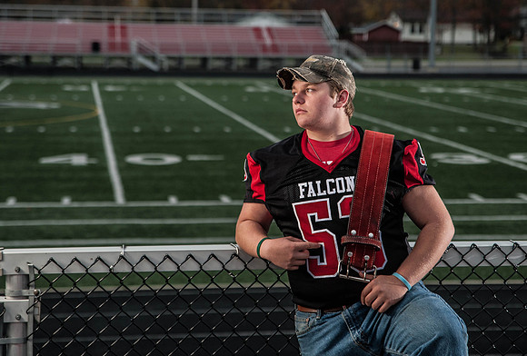 senior-pictures-football