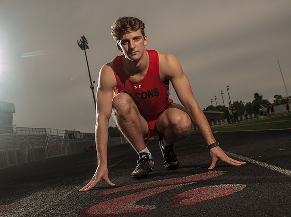 boys-senior-pictures-track