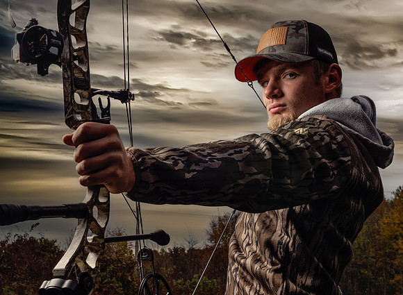 boy-senior-pictures-hunting-ashtabula-photographer