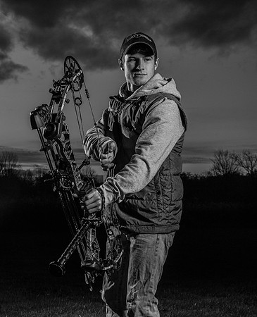 boy-senior-pictures-hunting-ashtabula-photographer