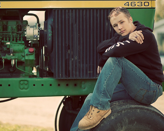 senior-boy-tractor