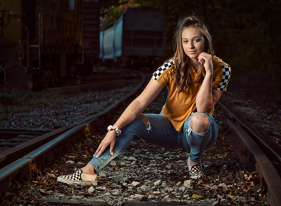 senior-girl-pictures-railroad track-modern