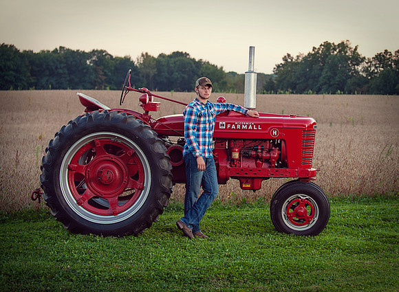 senior-boy-tractor