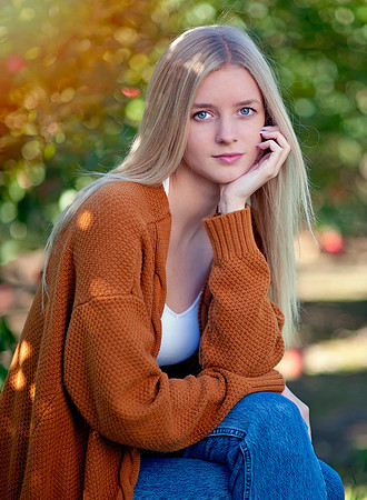 senior--pictures-girl-fall