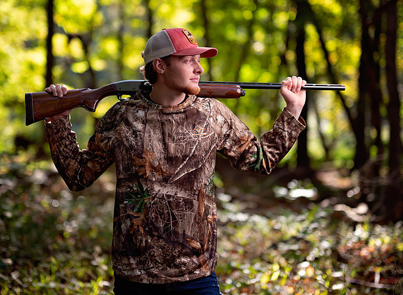 boy-senior-pictures-hunting-ashtabula-photographer