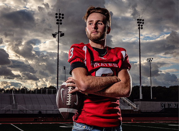 senior-pictures-boy-football-photography-ashtabula
